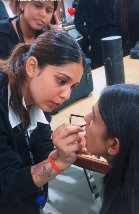 Gungun Bhatt – Makeup Artist at work